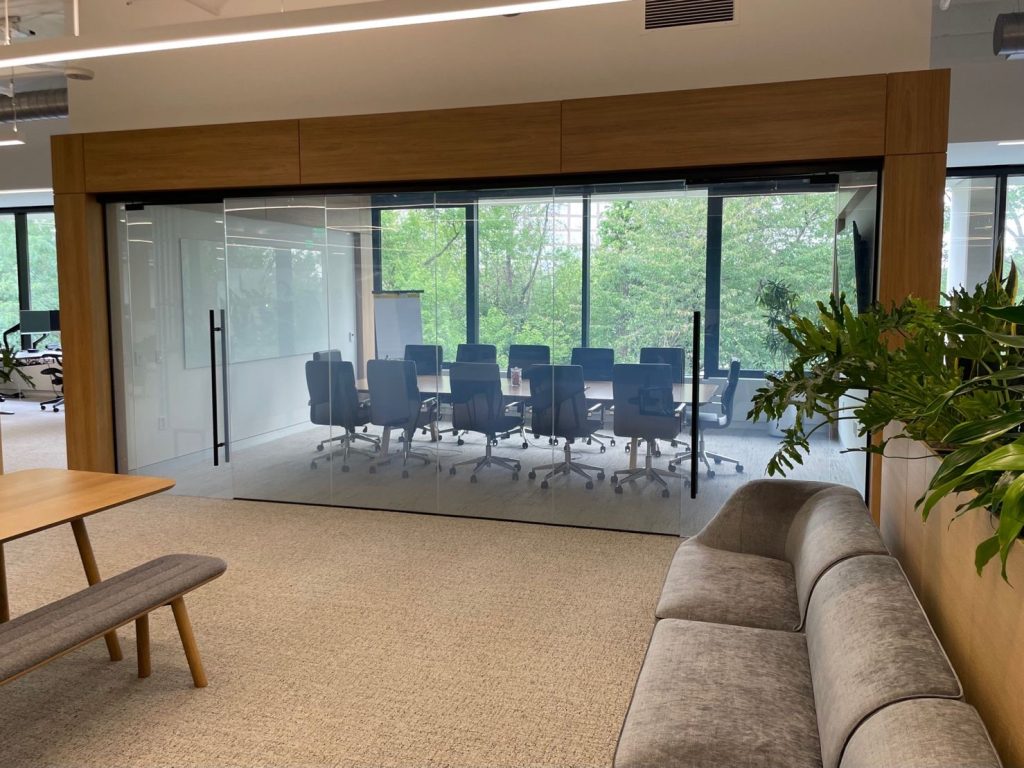 MetroWall’s LP Series with switchable glass turned off when visual privacy isn't needed.