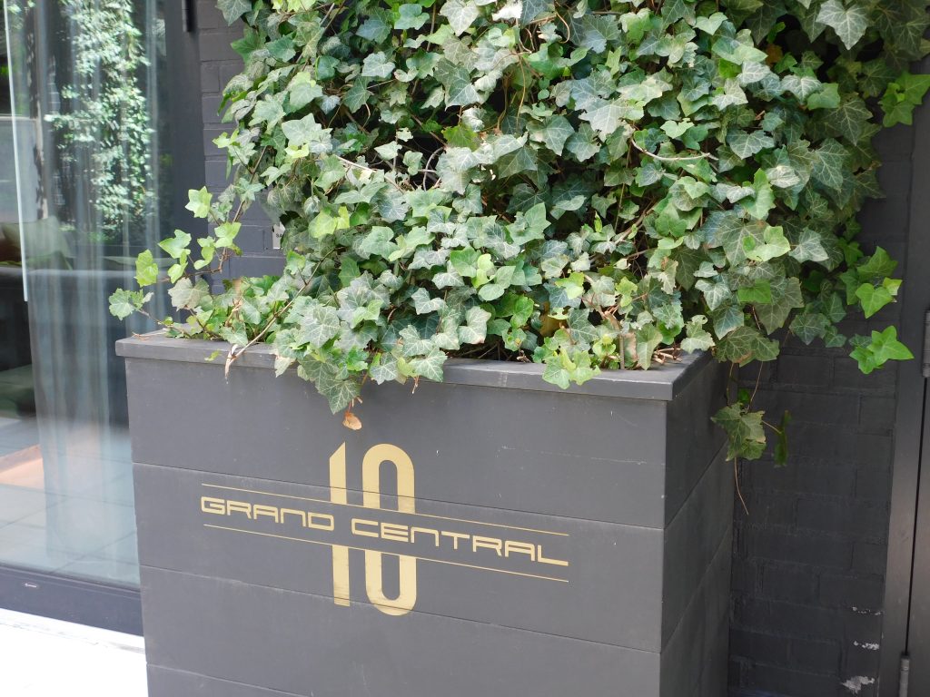 In addition to our showroom, MetroWall has access to the Ivy Terrace at 10 Grand Central.