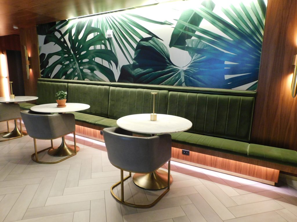 Cafe-style seating at 10 Grand Central's amenity space.